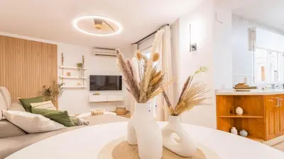Una televisión o centro de entretenimiento en Patio de la Judería Deluxe Apartment