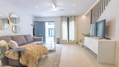 Una televisión o centro de entretenimiento en Apartamentos Medina Suites Cordoba