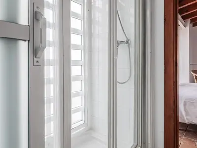 Un baño de San Leandro ático