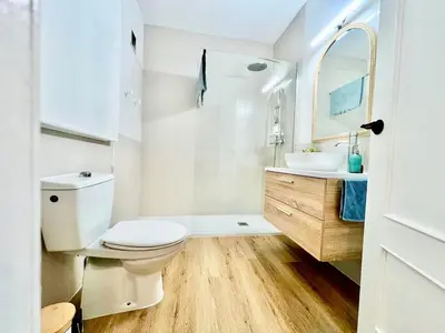 Un baño de Marcarena downtown Seville