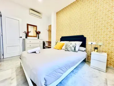 Cama o camas de una habitación en Marcarena downtown Seville