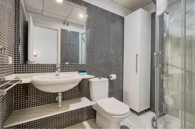 Un baño de San Marcos Loft, by Homing U