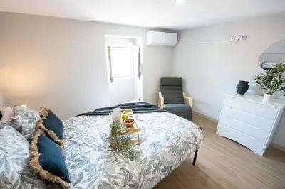 Zona de estar de Casita con vistas a la montaña en Antequera