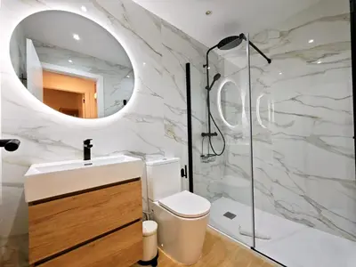 Un baño de Cavestany Suites