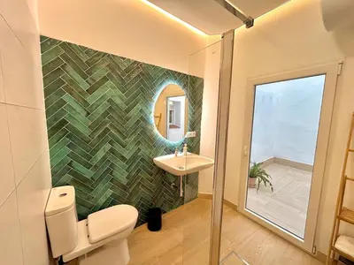 Un baño de Acogedor apt 6pax 3Bdr 2Bth - CozyHomeSevilla10