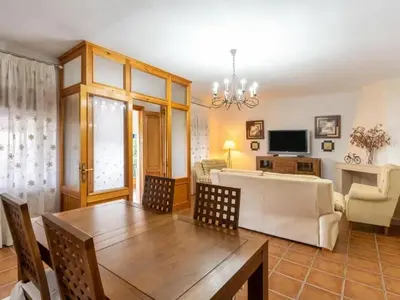 Una televisión o centro de entretenimiento en Beautiful villa with private pool in Baena – 221 m²