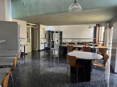Un restaurante o sitio para comer en Residencia Universitaria RUDMA LOS BERMEJALES