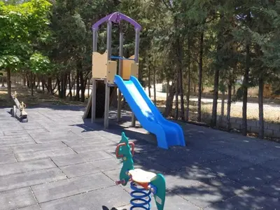 Zona de juegos infantil en Cabane avec Terrasse pour 6 Personnes - API-1-52-1902
