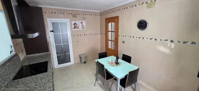 Zona de estar de Triana house a 10 min Sevilla y cerca aeropuerto, 5 camas, sofá cama y 2 baños