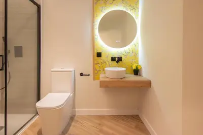 Un baño de RentalSevilla Doña María Coronel