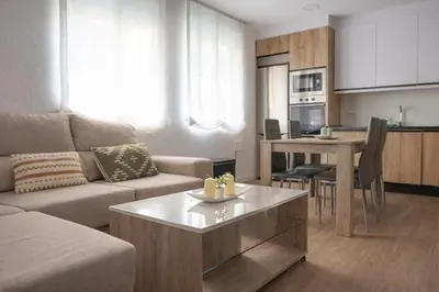 Una cocina o zona de cocina en The Felipe II Apartment