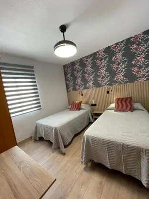 Cama o camas de una habitación en Hostal Calderón de la Barca