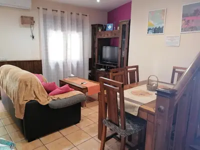 Una televisión o centro de entretenimiento en Entrecuevas