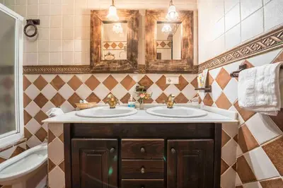 Un baño de Finca El Cotillo