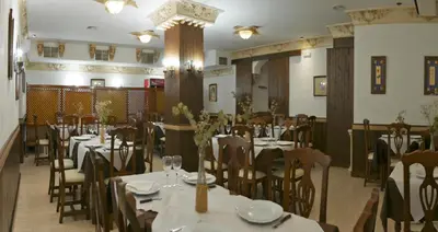 Un restaurante o sitio para comer en Hostal Al-Andalus