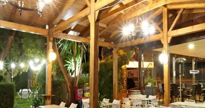 Un restaurante o sitio para comer en Hostal Al-Andalus