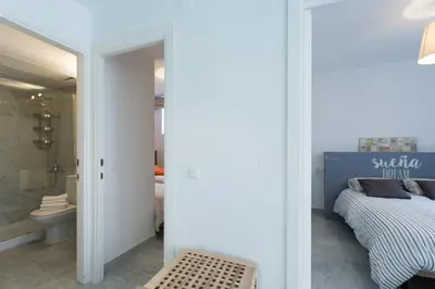 Un baño de LR Parking incluido ubicacion central