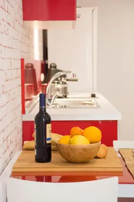 Una cocina o zona de cocina en Apartamentos Sevilla Palace