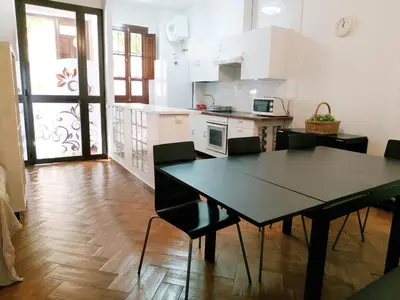 Una cocina o zona de cocina en Casa Sevilla Nervión-Centro