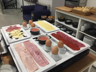 Comida en o cerca de este hotel