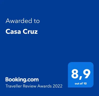 Certificado, premio, señal o documento que está expuesto en Casa Cruz