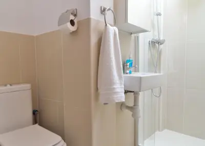 Un baño de New Andalusian House 33 Free Private Parking