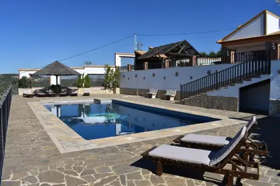 Piscina en o cerca de El Mirador