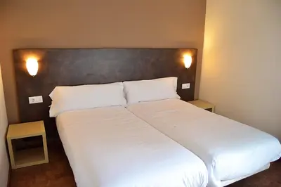 Cama o camas de una habitación en Hostal Restaurante Los Mellizos