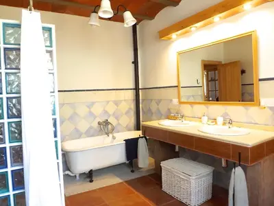 Un baño de Alojamiento Rural Medios Panes