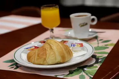 Opciones de desayuno disponibles en Basic Hotel Puerta de Sevilla