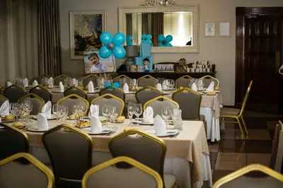 Un restaurante o sitio para comer en Hotel Salvador