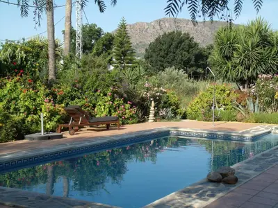 Piscina en o cerca de La Finca Blanca