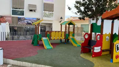 Zona de juegos infantil en Ático Guadalhorce - Mirador privado con barbacoa y solárium