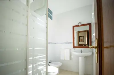 Un baño de Los Gallos