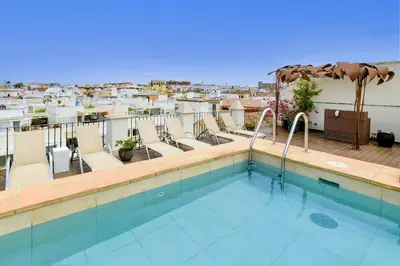 Piscina en o cerca de CoolRooms Palacio Villapanés 5 GL