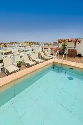 Piscina en o cerca de CoolRooms Palacio Villapanés 5 GL