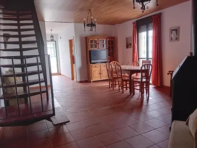Una televisión o centro de entretenimiento en Caserío de Vazquez 5