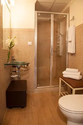 Un baño de Las Casas del Potro