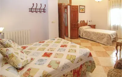Cama o camas de una habitación en Four-Bedroom Holiday Home In Villaviciosa De Cordob