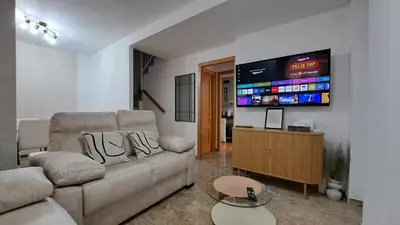 Una televisión o centro de entretenimiento en Apartamentos Maria Cristina con parking privado gratis