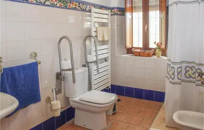 Un baño de Pet Friendly Home In Villaviciosa De Cordob