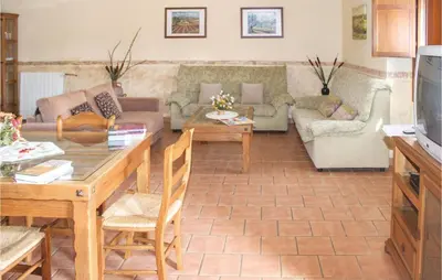 Zona de estar de Pet Friendly Home In Villaviciosa De Cordob
