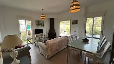 Una televisión o centro de entretenimiento en Casa Rural Nacimiento del Hueznar - Tomillo 17