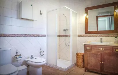 Un baño de Spacious villa with private pool near Priego de Cordoba