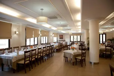 Un restaurante o sitio para comer en Hotel El Capricho