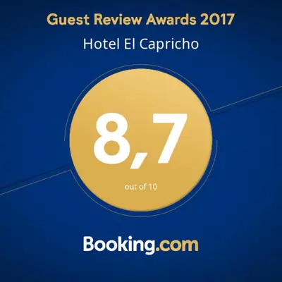 Certificado, premio, señal o documento que está expuesto en Hotel El Capricho