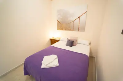 Cama o camas de una habitación en Larra Nervión Subway Tranvía