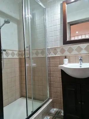 Un baño de La Casa de Abajo