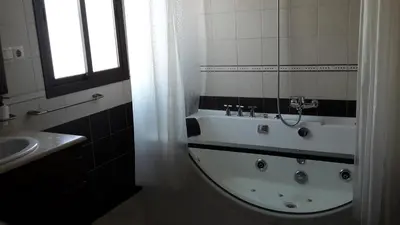 Un baño de La Roca de Setenil