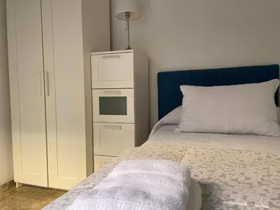 Cama o camas de una habitación en Apartamento Ciudad Jardín con PARKING